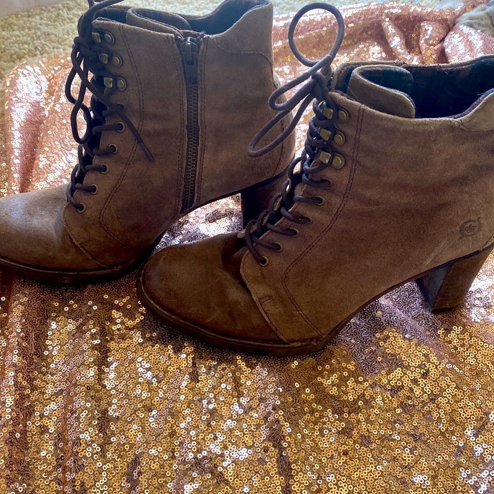 🍂Distressed Brown Lace Up Booties🍂